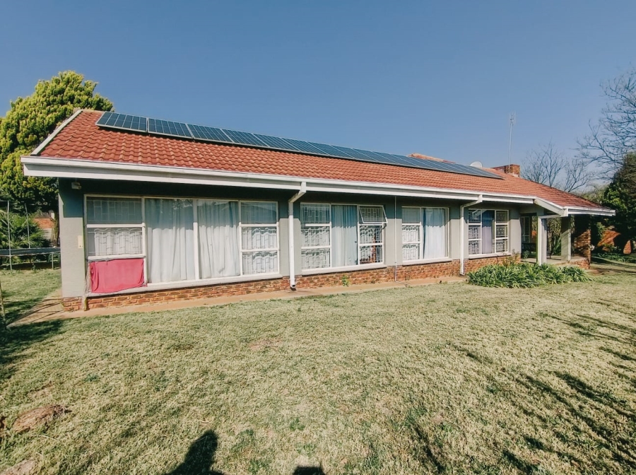 4 Bedroom Property for Sale in Wilkoppies North West